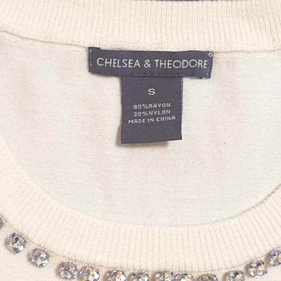 🇺🇲C&T Women's size S White Short sleeve top w/ Jeweled Bow Collar - Picture 3 of 4